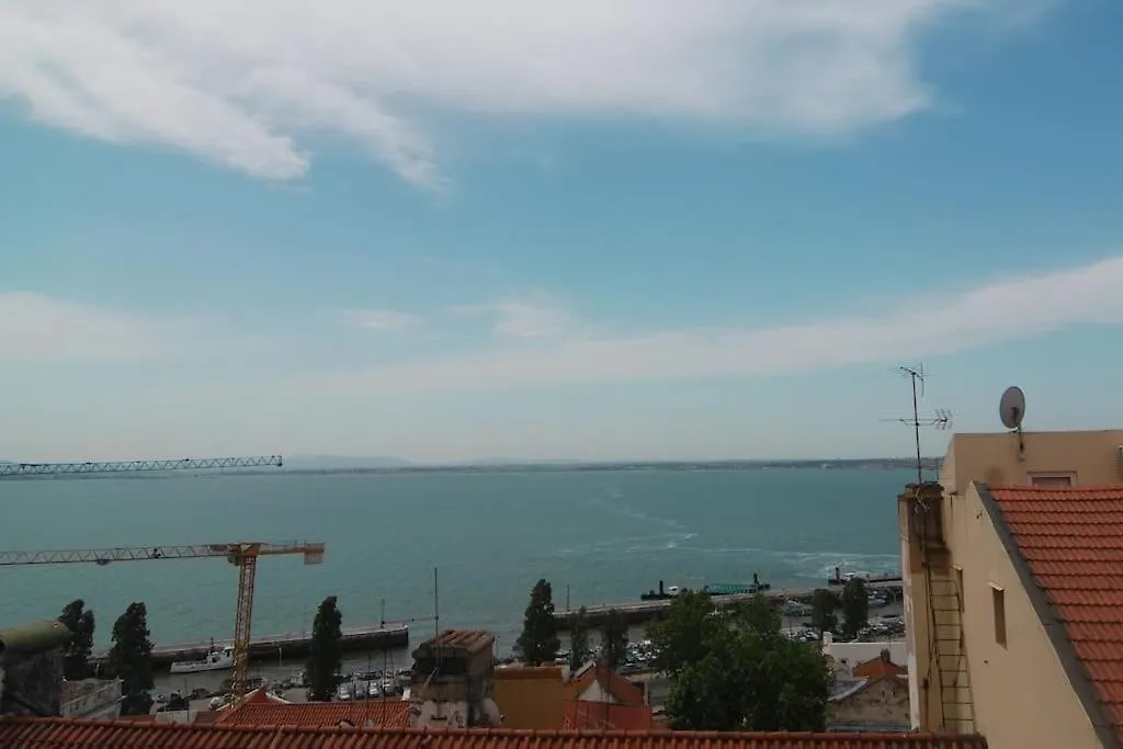 Appartamento Historical Center Alfama - Stunning River Views Lisbona